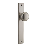 Iver Cambridge Door Knob on Rectangular Backplate Passage Satin Nickel 14822